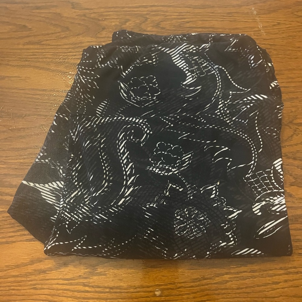 LuLaRoe Black and White Patterned Leggings